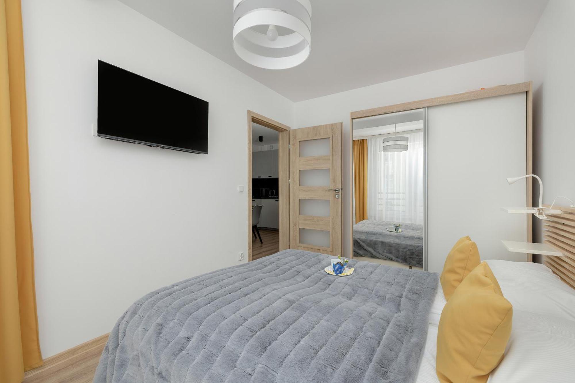 Exclusive And Modern Grey With Furnished Balcony In By Renters Apartment *
