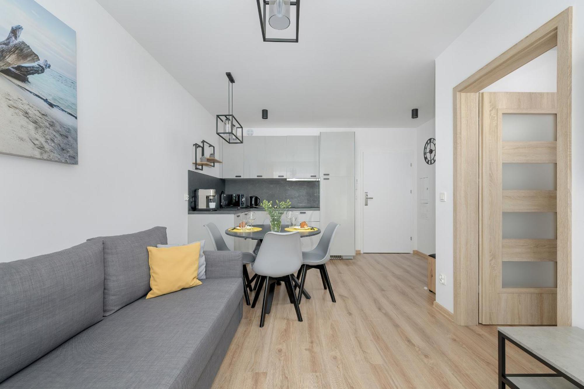 Exclusive And Modern Grey With Furnished Balcony In By Renters Apartment *