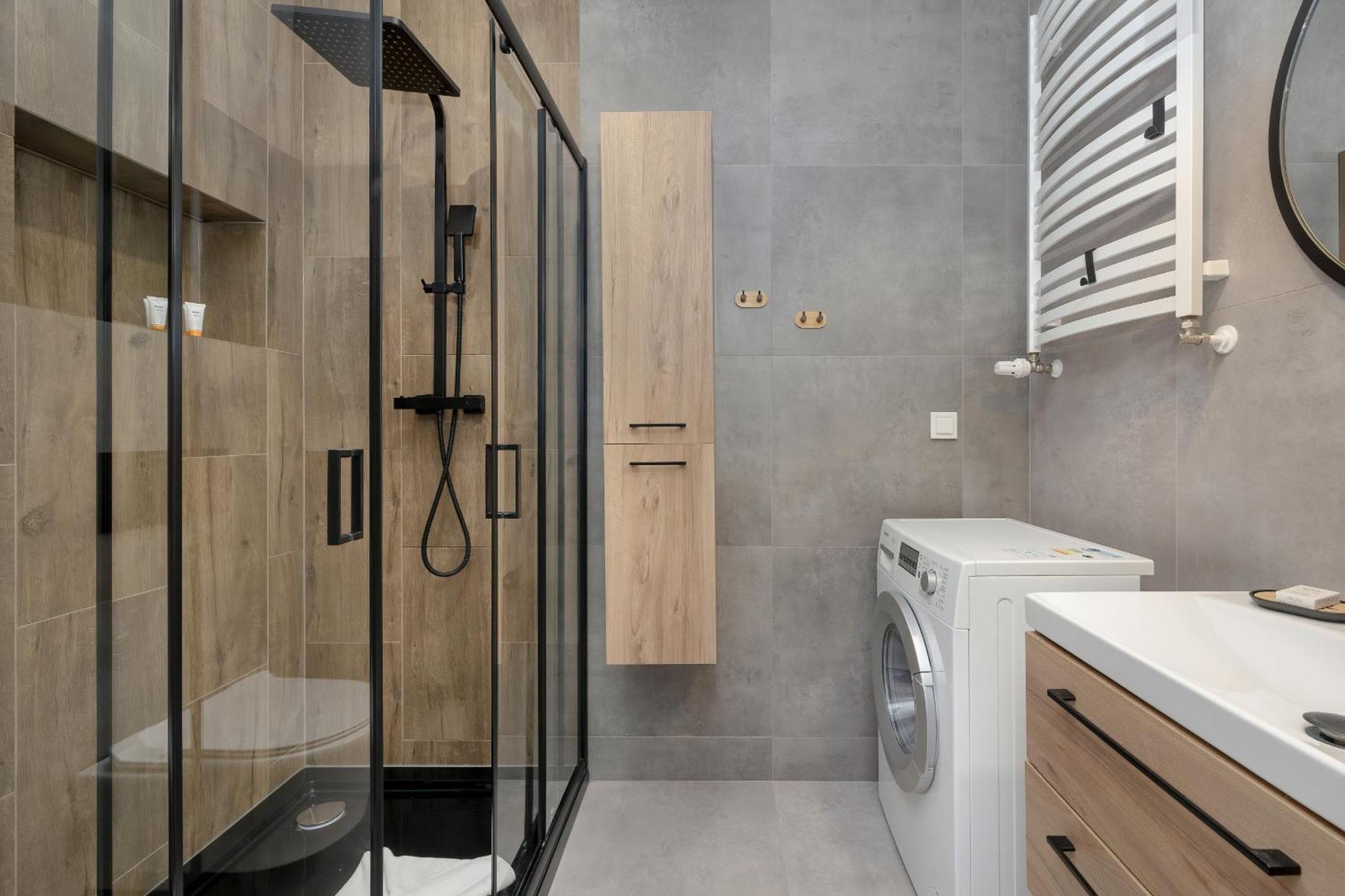 Apartment Exclusive And Modern Grey With Furnished Balcony In By Renters *